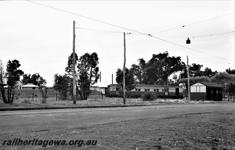 P21565
ASA class Sentinel steam railcar, shelter, houses, electric poles, Welshpool Road, SWR line, side view
