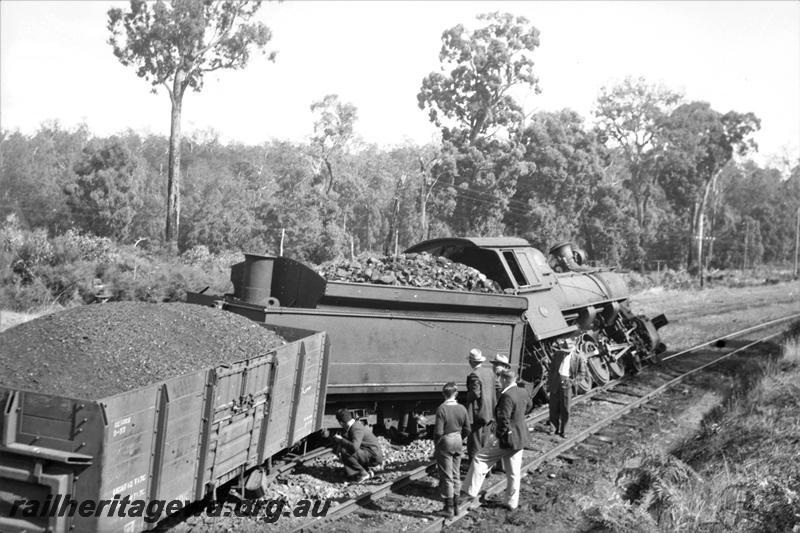 P21596
FS class 450 and tender derailed, GM class wagon 15405 also derailed, onlookers, Moorhead, BN line, rear and side view from elevated position . Date of derailment 2/5/1955
