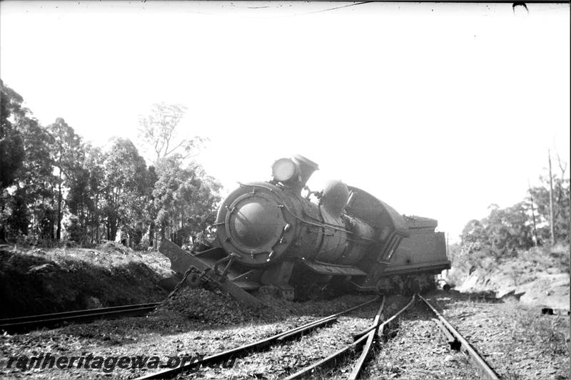 P21597
FS class 450 and tender derailed, points, Moorhead, BN line, front and side view from track level . Date of derailment 2/5/1955
