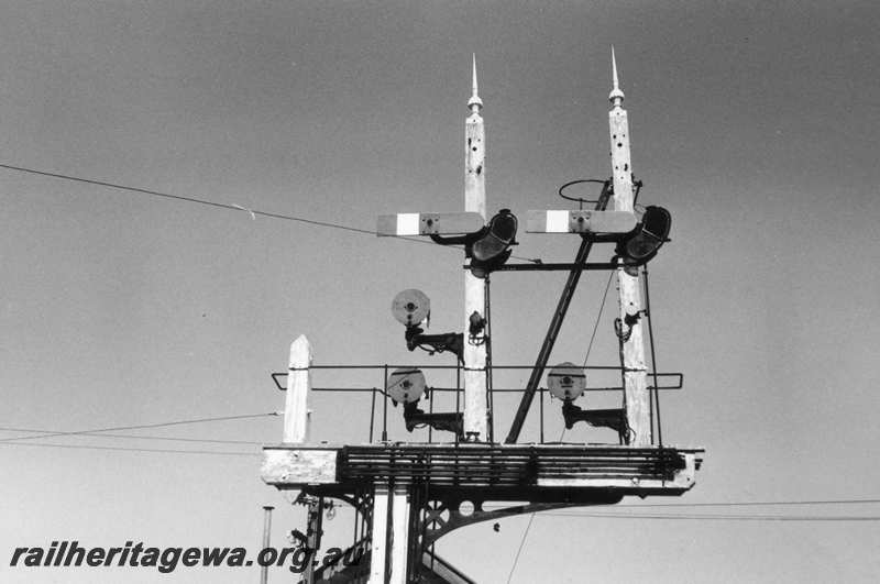 P21638
Bracket signals, next to Box B, Midland, ER line
