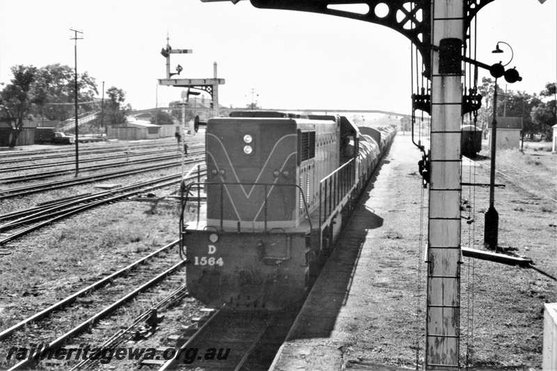 P21641
D class 1564 heading eastbound goods train, tracks, signals, trackside buildings, approaching signal Box B, Midland, ER line, front and side view
