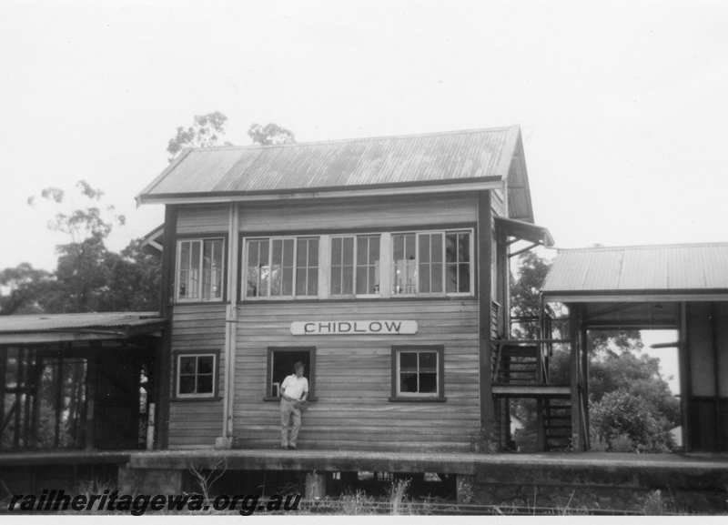 P21679
Signal box no longer in use, platform, canopy, station building, station nameboard, passenger,  Chidlow, ER line, view from trackside
