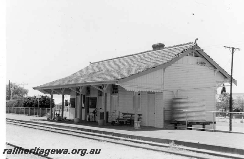 P21696
Station building, water tank, platform, tracks, Mukinbudin, WLB line, view from track level
