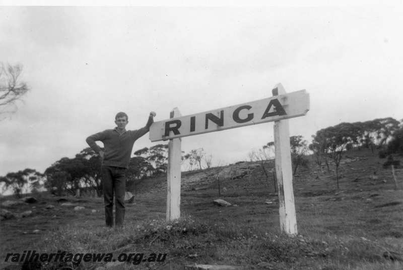 P21701
Station sign, tourist, Ringa, CM line
