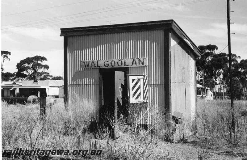 P21703
Out-of shed, derelict, Walgoolan, EGR line
