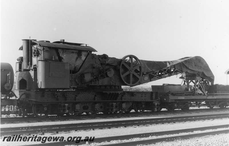 P21705
Cowans Sheldon breakdown crane, U class 1730 wagon, West Merredin, EGR line, view from trackside
