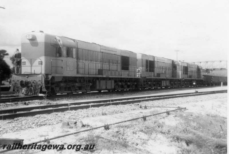 P21742
K class 206 leads 2 other K class on an iron ore train through Midland. ER line.
