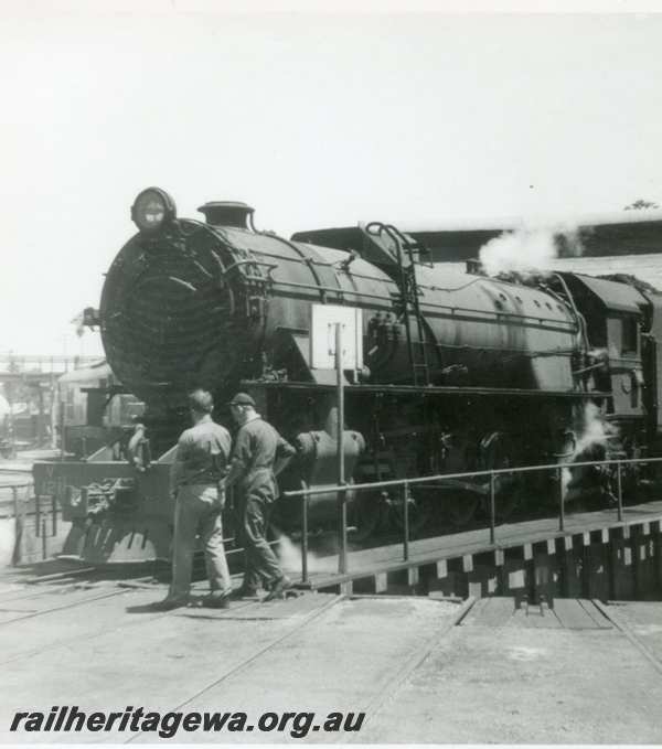 P21796
V class 1211 turntable Bunbury Roundhouse. SWR line
