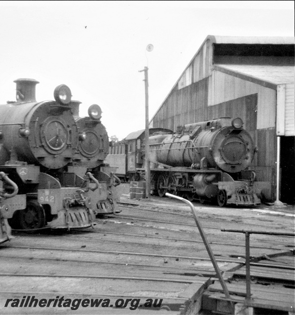 P21801
Bunbury Roundhouse W class 942, Unidentified W class, S class 541 