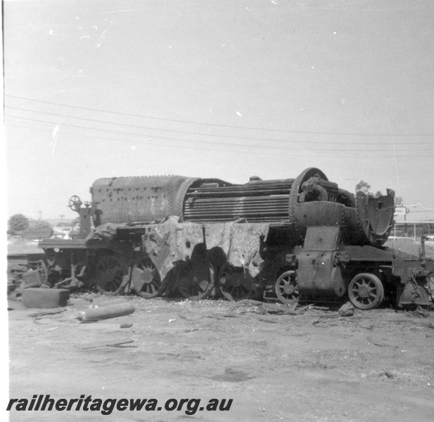 P21804
FS class  422 being cut up Midland, ER line.
