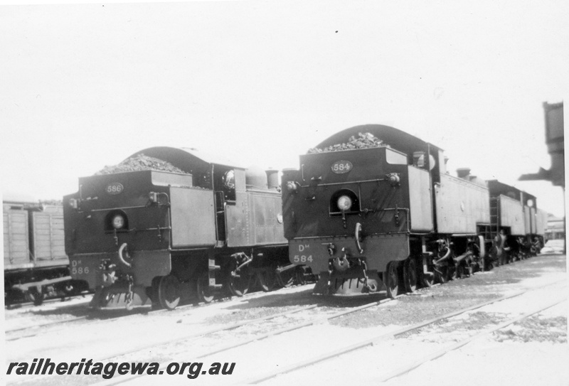 P21884
DD class 597, Dam class 582, DM class 584, DM class 586, at loco depot, Midland, ER line, rear and side views
