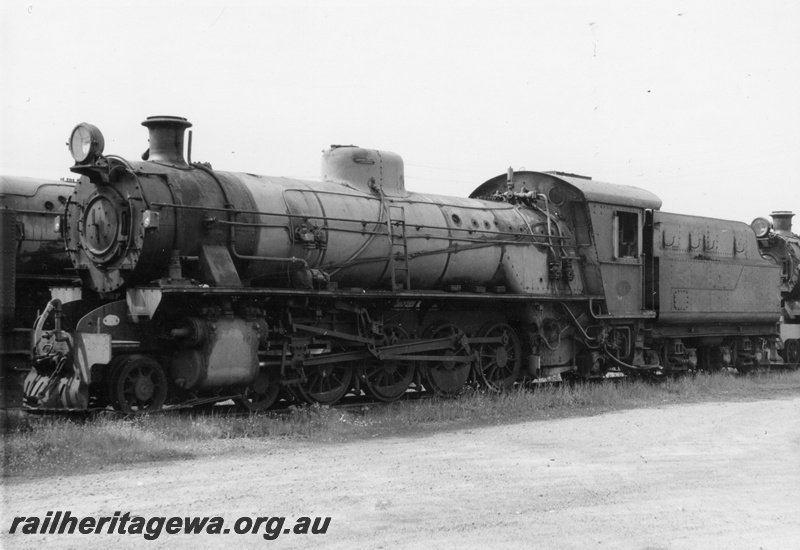 P21896
W class 905, W class 916, W class 934, on scrap road, at loco depot, Collie, BN line, front and side view
