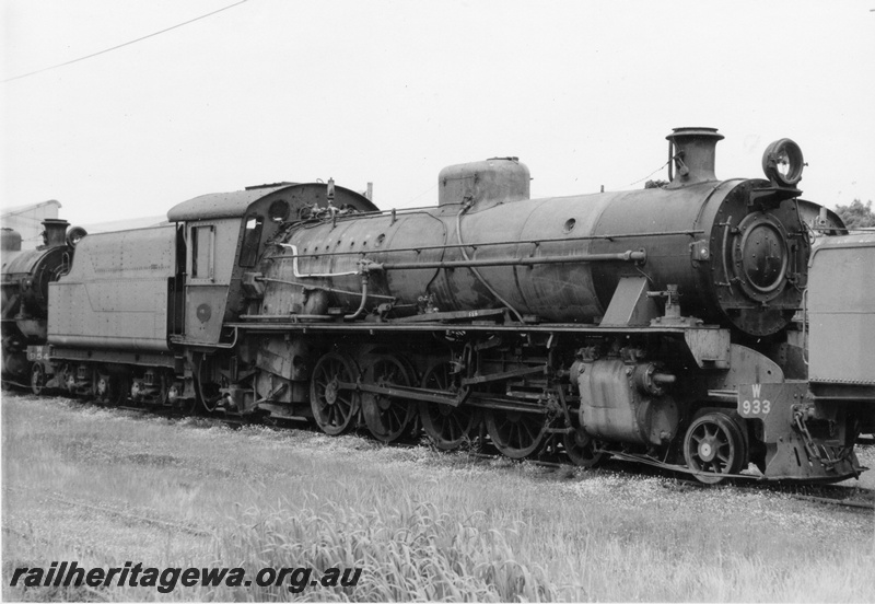 P21897
W class 933, on scrap road, loco depot, Collie, BN line, side and front view
