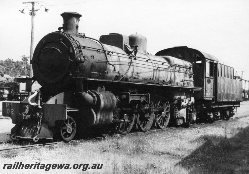 P21903
PM class 702, on scrap road, loco depot, Collie, BN line, front and side view
