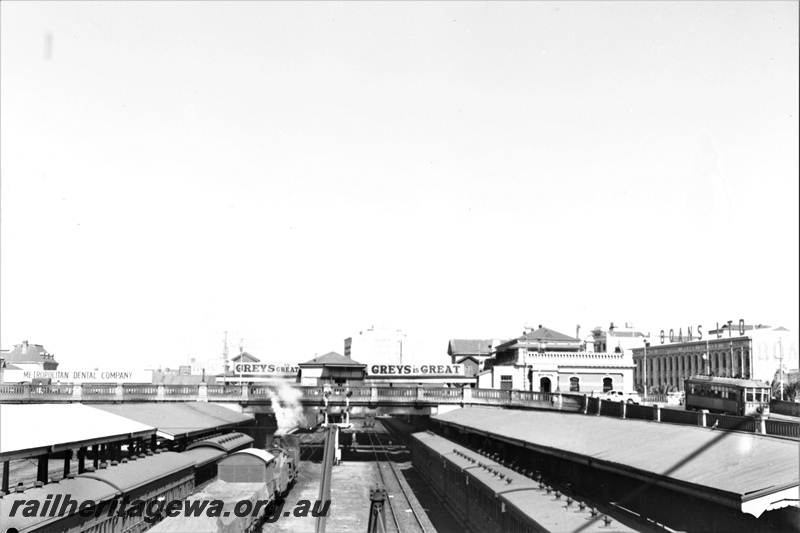 P21916
Station building, trains at platforms, canopies, bracket signals, Horseshoe Bridge, William Street, tram on bridge ,Boans department store, 