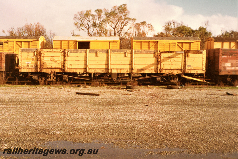 P21962
RB class 11284, yellow livery, Bibra Lake, side view
