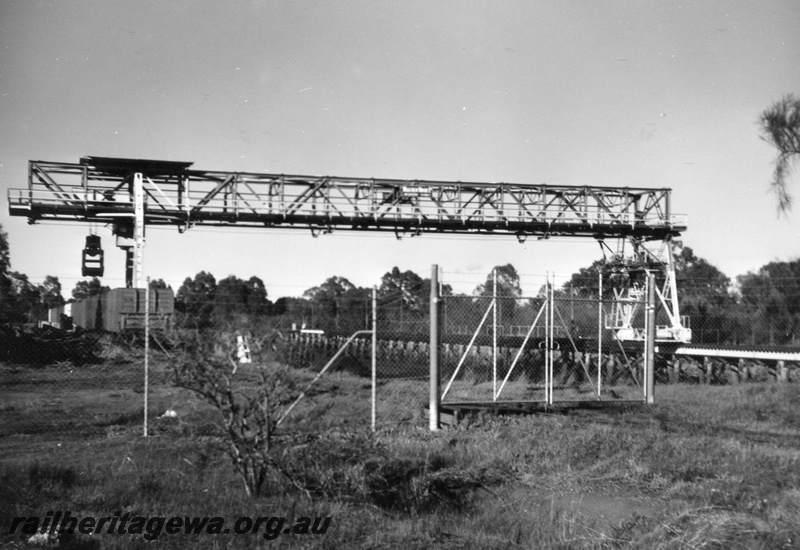 P22009
Gantry crane, cyclone wire fence, ground level view
