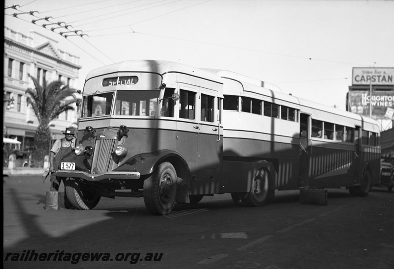 P22028
Articulated bus, licence plate 3-577, 