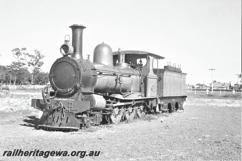 P22052
A class 15, Jaycee Park, Bunbury, SWR line, front and side view
