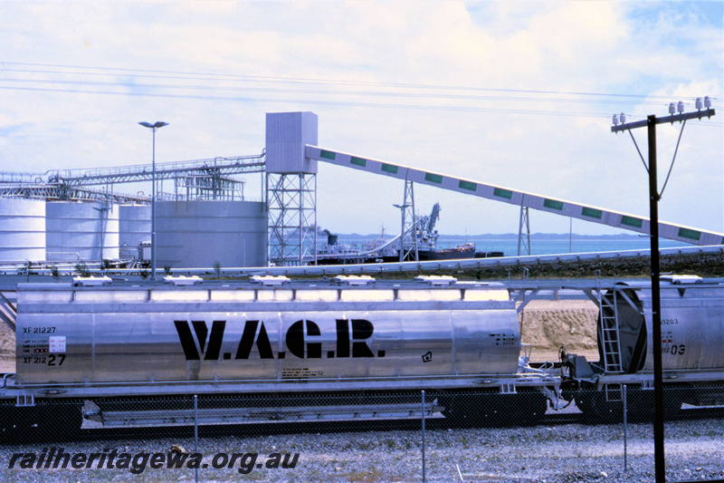P22055
XF Class 21227 alumina hopper, alumina train unloading at Alcoa Kwinana, alumina storage bins, conveyors, side view
