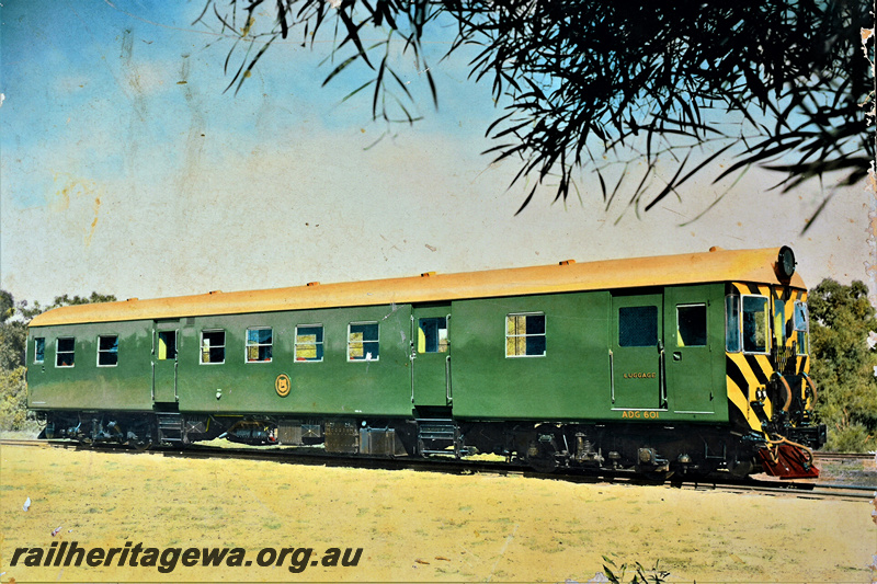 P22058
ADG class 601 suburban diesel railcar, side view, colourised photo
