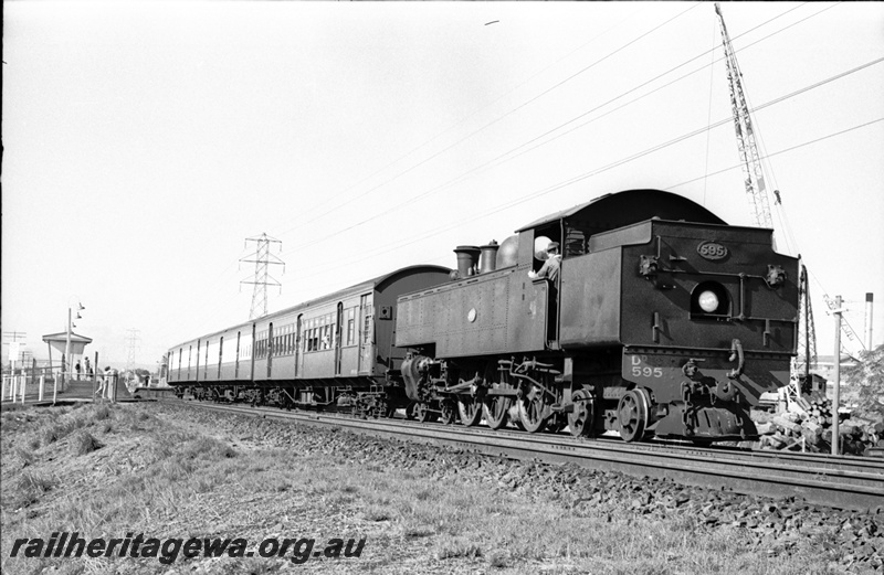 P22089
DD class 595 hauling Armadale bound passengers train at Lathlain. Station building in photo. SWR line.
