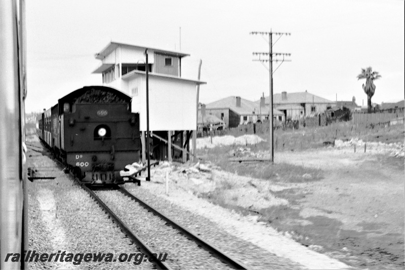 P22095
DD class 600 passing North Fremantle signal box on a Fremantle bound passenger train. ER line.
