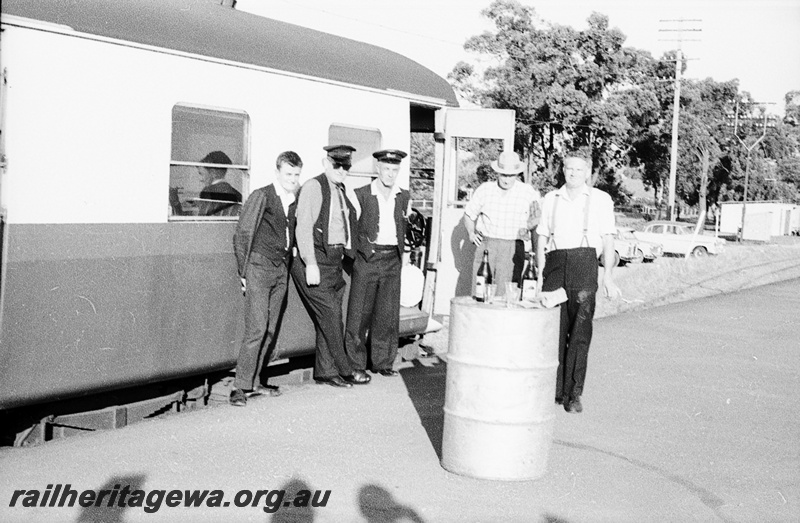 P22096
Crew of last Chidlow passenger train standing in front of ADG rail car. ER line.
