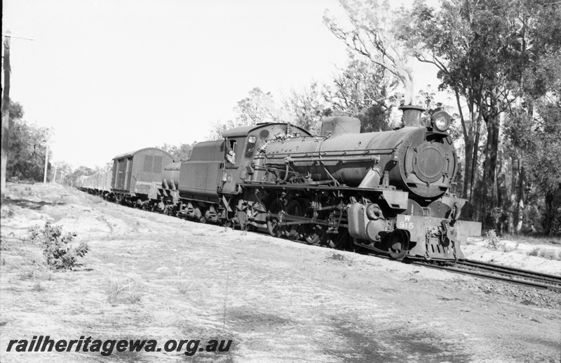 P22097
W class 915 hauling 54 goods from Wagin departing Shotts for Collie. BN line.
