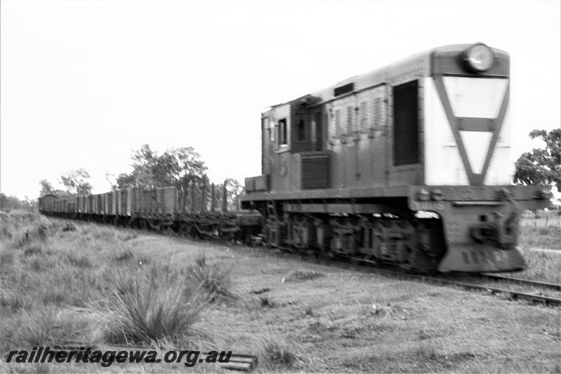 P22098
Y class 1115 hauling a Dwellingup bound goods near Meelon. PN line.
