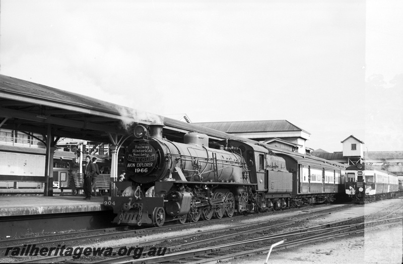 P22117
W class 904 ARHS tour to York. Train at Perth station. ER line.
