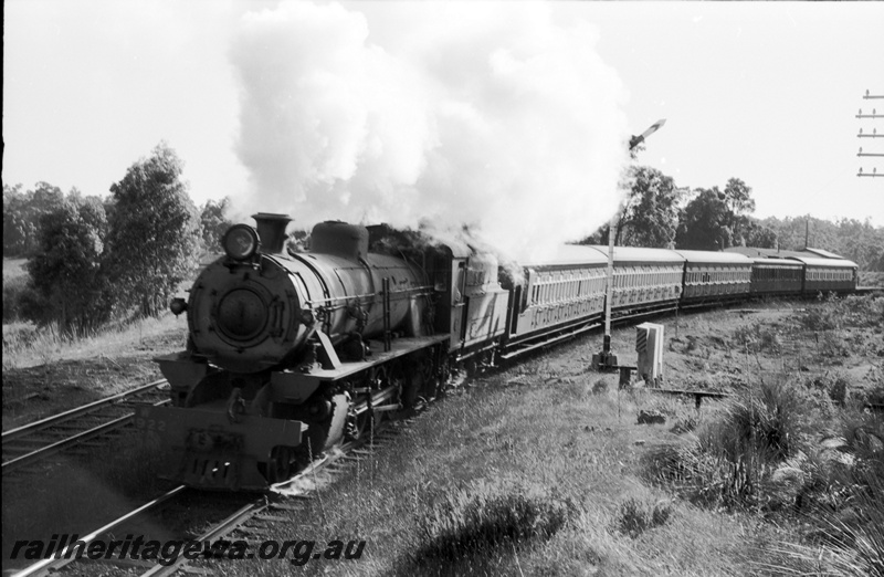 P22134
W class 922 hauling Chidlow to Midland passenger train departing Mount Helena. ER line.
