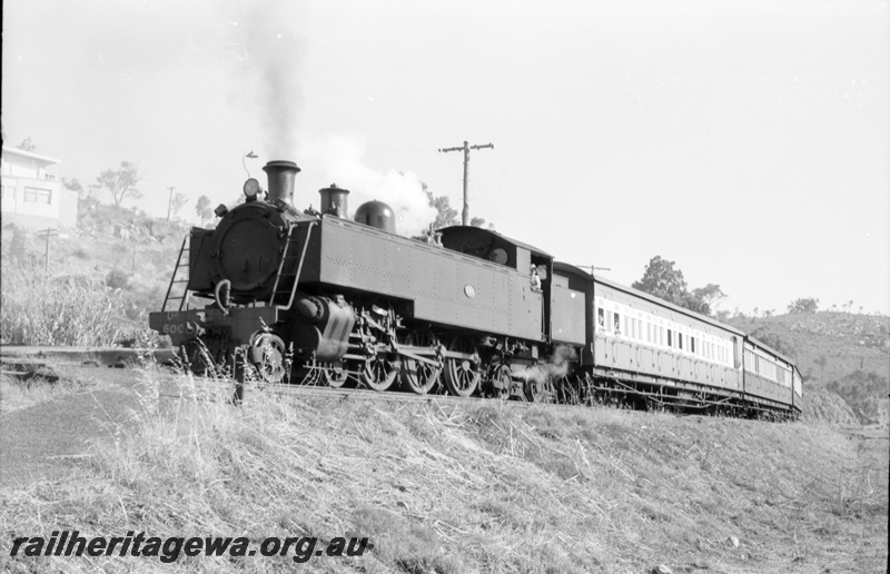 P22142
DD class 600  with 197 passenger train Midland to Chidlow at Swan View. ER line.
