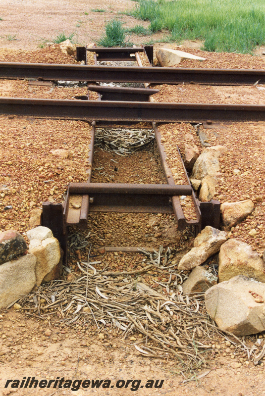 P22191
Culvert built from rails, track passing over it, Cowcowing, WLB line, trackside view
