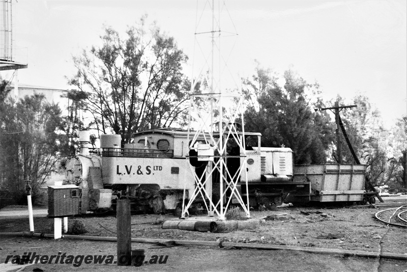 P22196
Lake View & Star Ltd Orenstein & Koppel tank loco, Planet diesel mechanical loco, ore wagon, tower, at LV & S gold mine, Fimiston, end and side views
