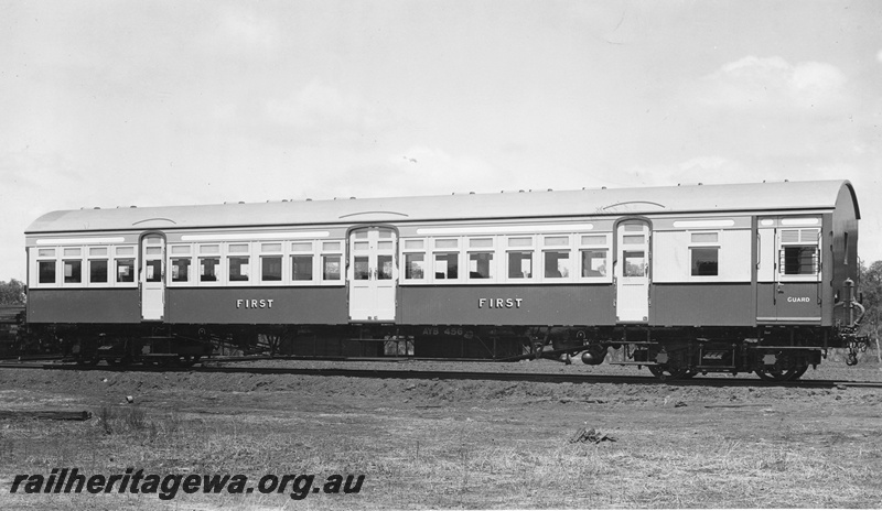 P22238
AYB class 456 first class suburban brake saloon, side and end view
