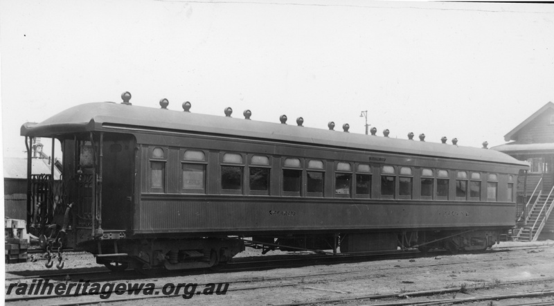 P22244
AQ class 416 first class corridor sleeping car, buildings, end and side view
