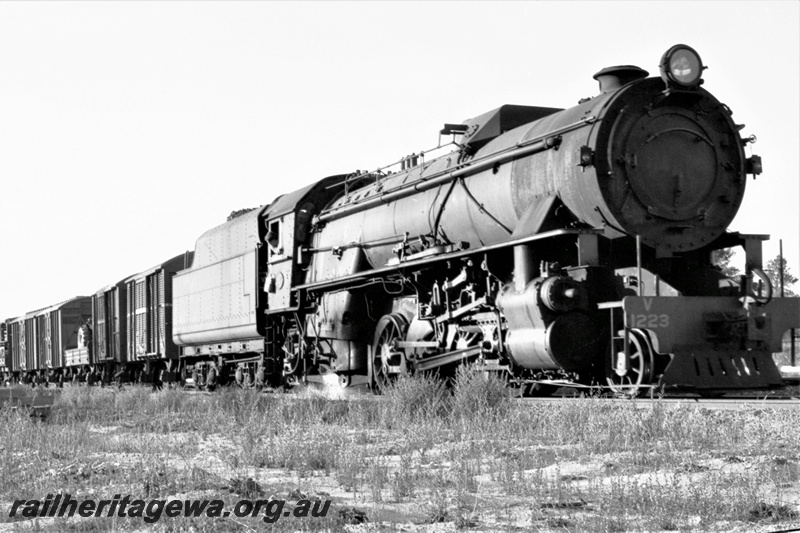 P22288
V class 1223 no 11 down goods entering Woodanilling. GSR line
