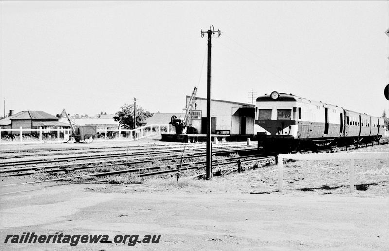 P22304
ADF class 494 approaching Caledonia Street level crossing Maylands. ER line.
