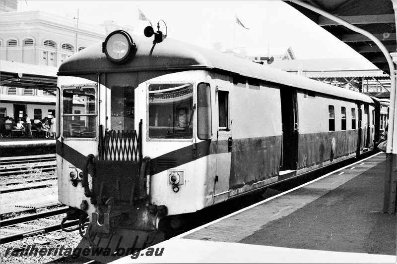 P22305
ADH class 651 in country configuration at Perth Station. ER line.
