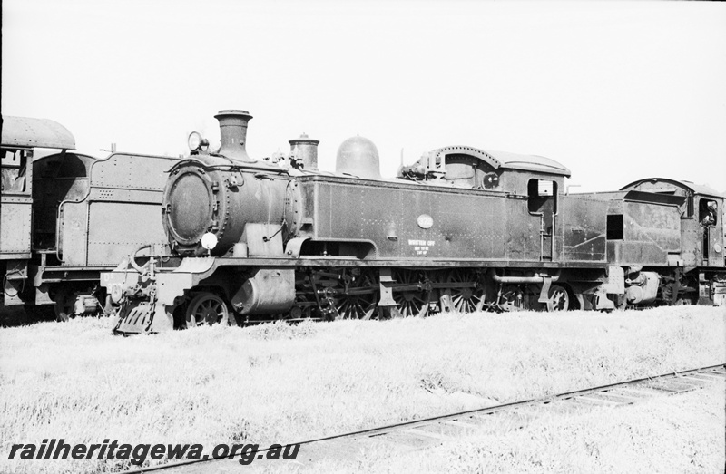 P22323
DS class 372 written off scrap yard, Midland. ER line.
