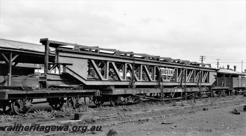 P22361
QA class 9393 bogie flat wagon loaded with over length crane traverser with 