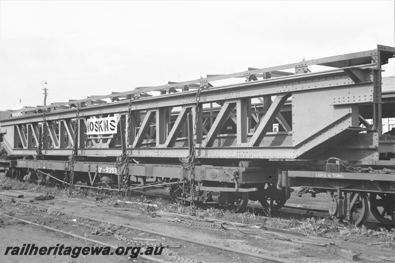 P22363
QA class 9393 bogie flat wagon loaded with over length crane traverser with 