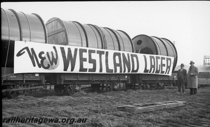 P22382
Loading of vats for Merredin Brewery at Fremantle ER line 4 of 4, H class 928 wagon loaded with vats, H class 962 wagon loaded with vats, another wagon loaded with vats, sign 
