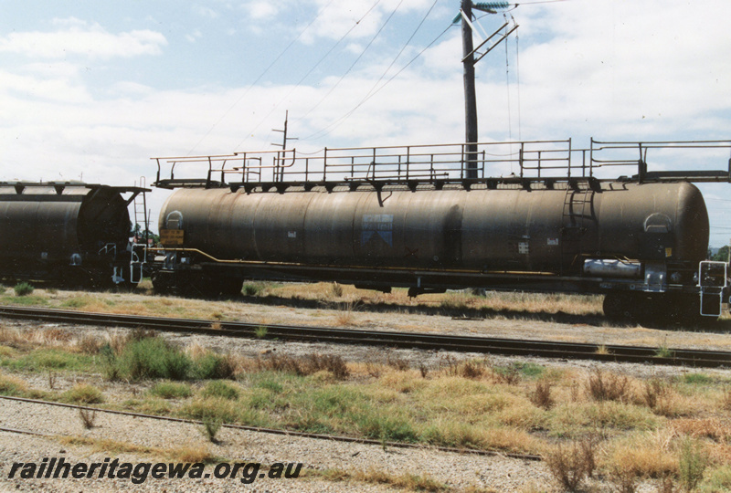 P22383
TPBA class tanker wagon, side and end view from trackside
