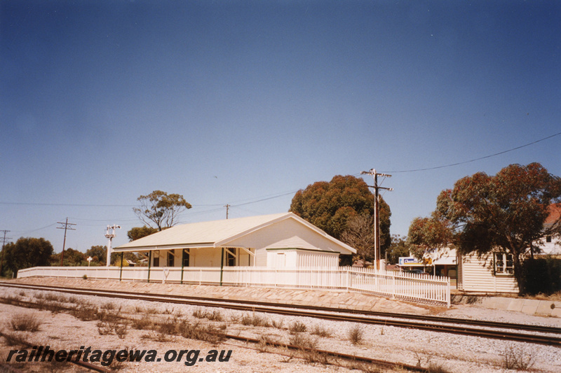 P22387
Station buildings, white picket fence, tracks, Goomalling, GM line, view from trackside
