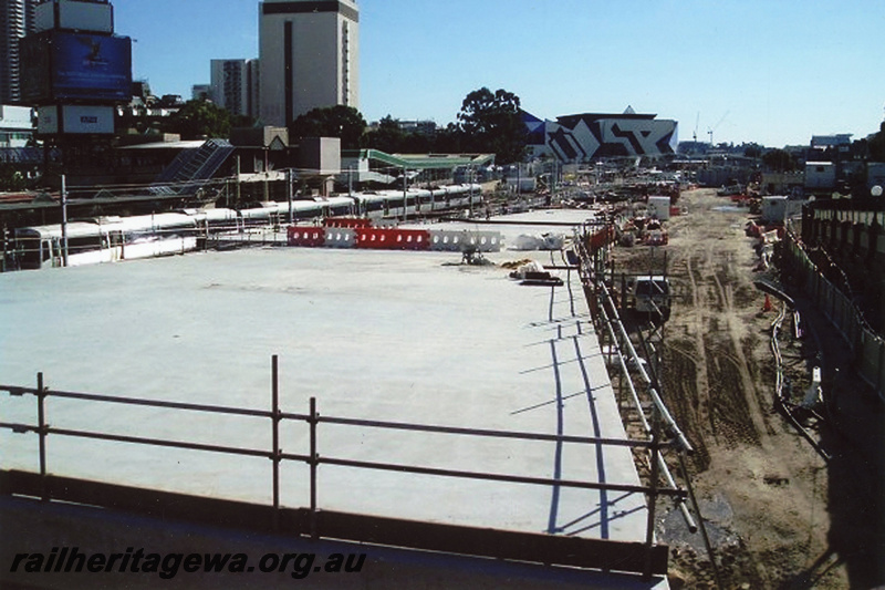 P22398
DMU railcar set, passing concrete slabs and other works for Perth underground, Perth station, ER line, overview of  site
