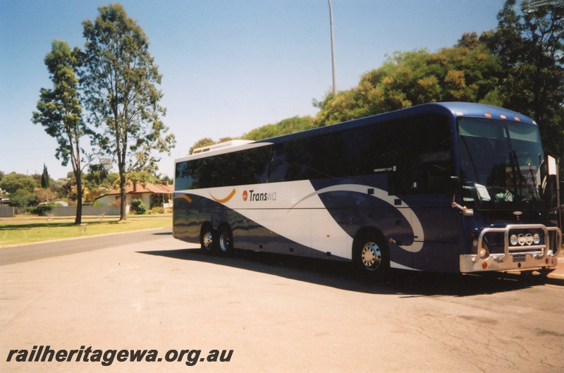 P22399
Transwa Volgren coach, Manjimup, PP line, side and front view
