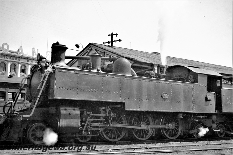 P22433
DM class 585,station  canopy, Boans building, Perth station, front and side view
