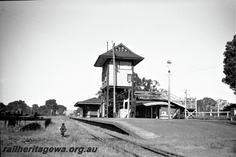 P22441
Station building, signal box, overhead footbridge, platform, tracks, Guildford, ER line, view along tracks towards station
